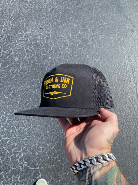 New "bolt" trucker hat- black
